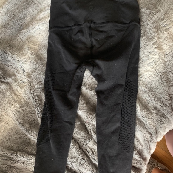 Lululemon Reveal Crop - Picture 5 of 6